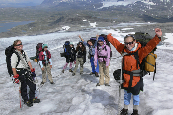 Happy Alpengirls on the Glacier with Crossing Latitudes